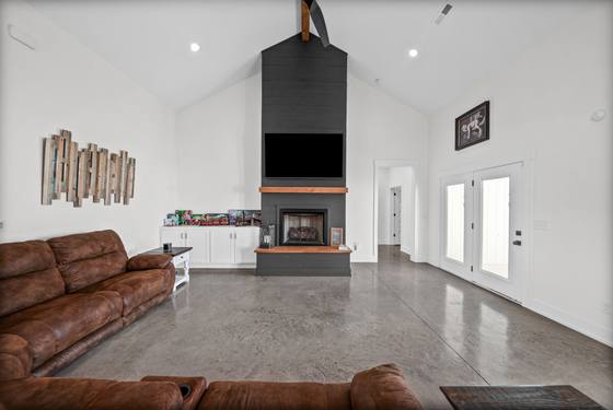 Living room with floor-to-ceiling fireplace surround