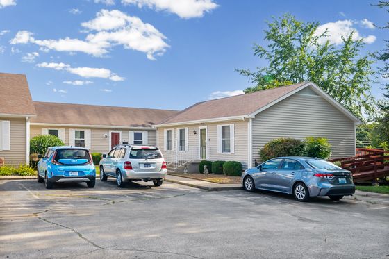 Front of the row of units from the parking lot